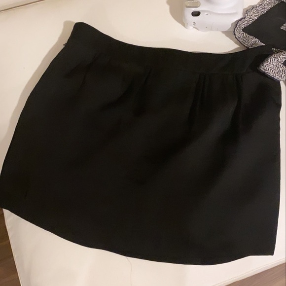 Black skirt| with pockets - Picture 2 of 4
